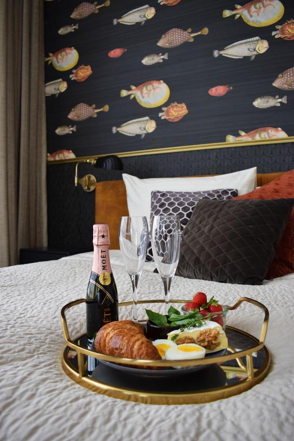 Brasss Hotel Suites Haarlem Exterior photo Champagne Moët
