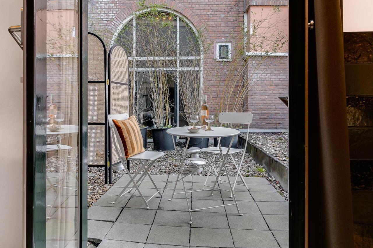 Brasss Hotel Suites Haarlem Exterior photo The courtyard of the museum