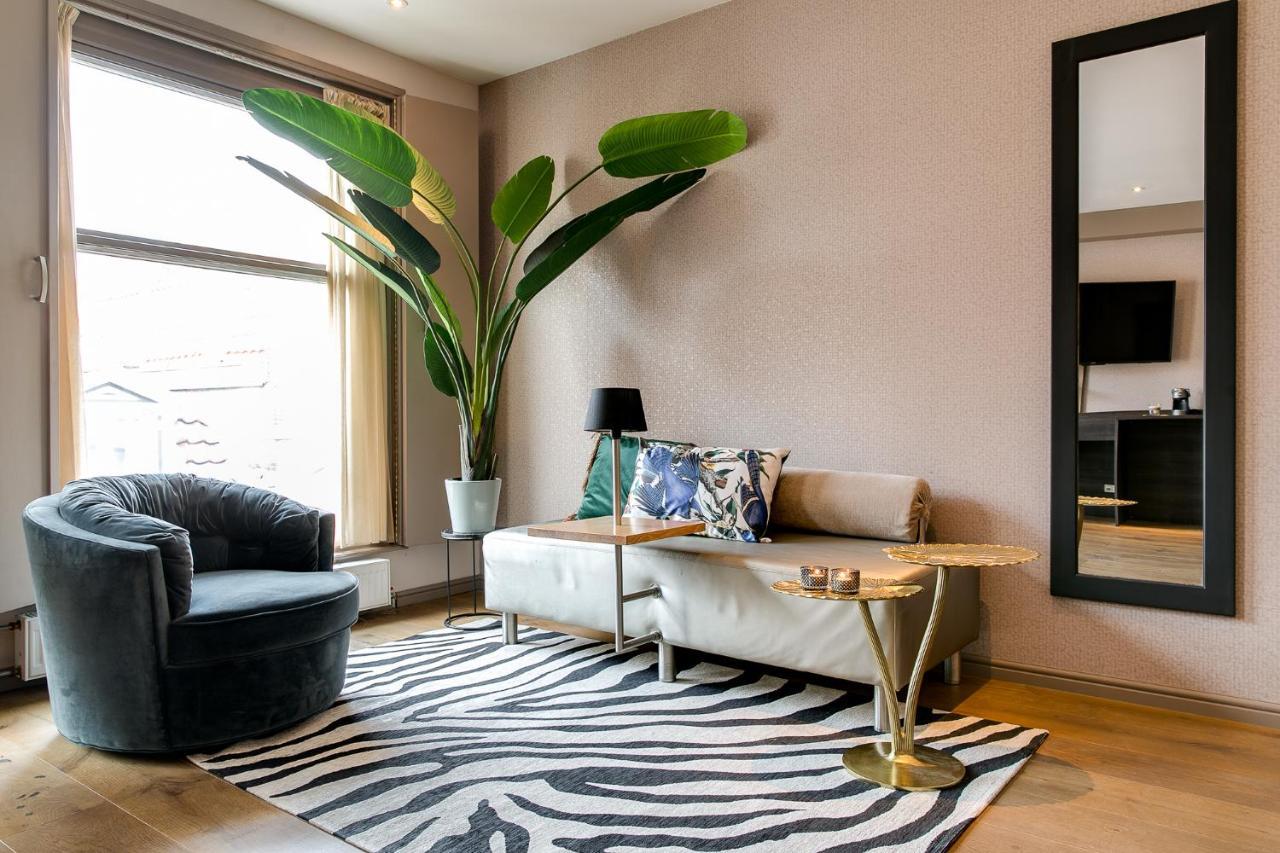 Brasss Hotel Suites Haarlem Exterior photo A living room in a serviced apartment in London