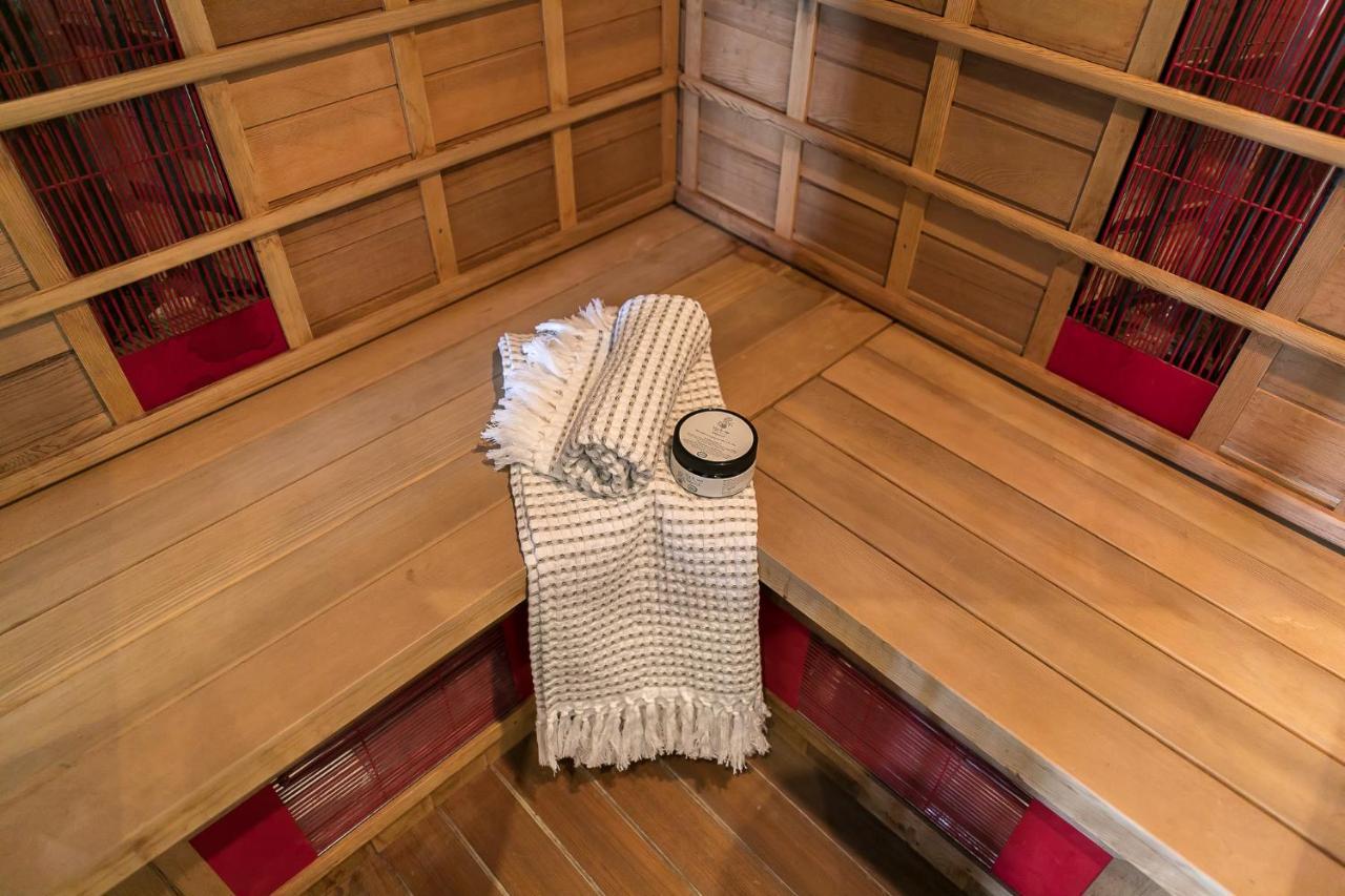 Brasss Hotel Suites Haarlem Exterior photo A sauna with a traditional sauna kit