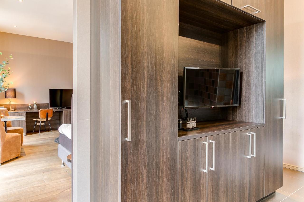 Brasss Hotel Suites Haarlem Exterior photo A television set in a hotel room