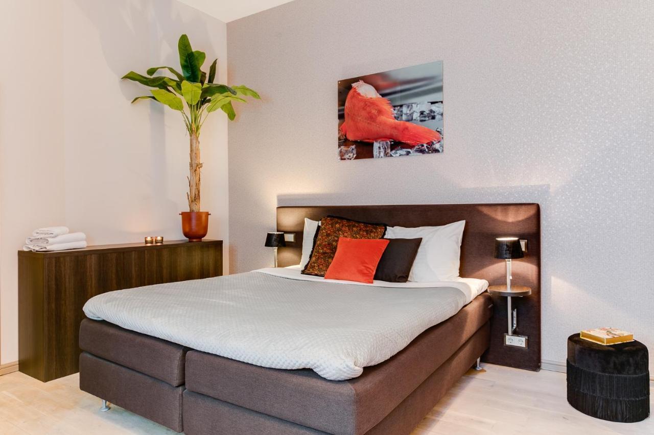 Brasss Hotel Suites Haarlem Exterior photo A bedroom at the hotel