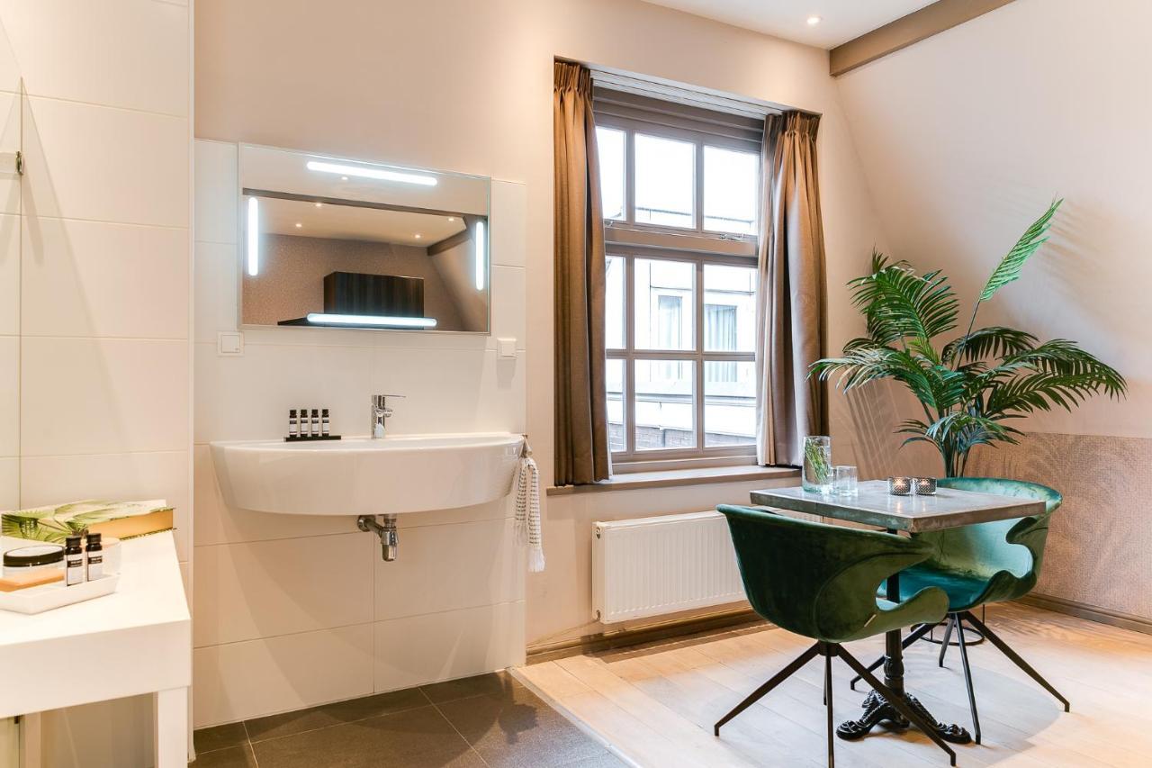 Brasss Hotel Suites Haarlem Exterior photo A typical studio apartment